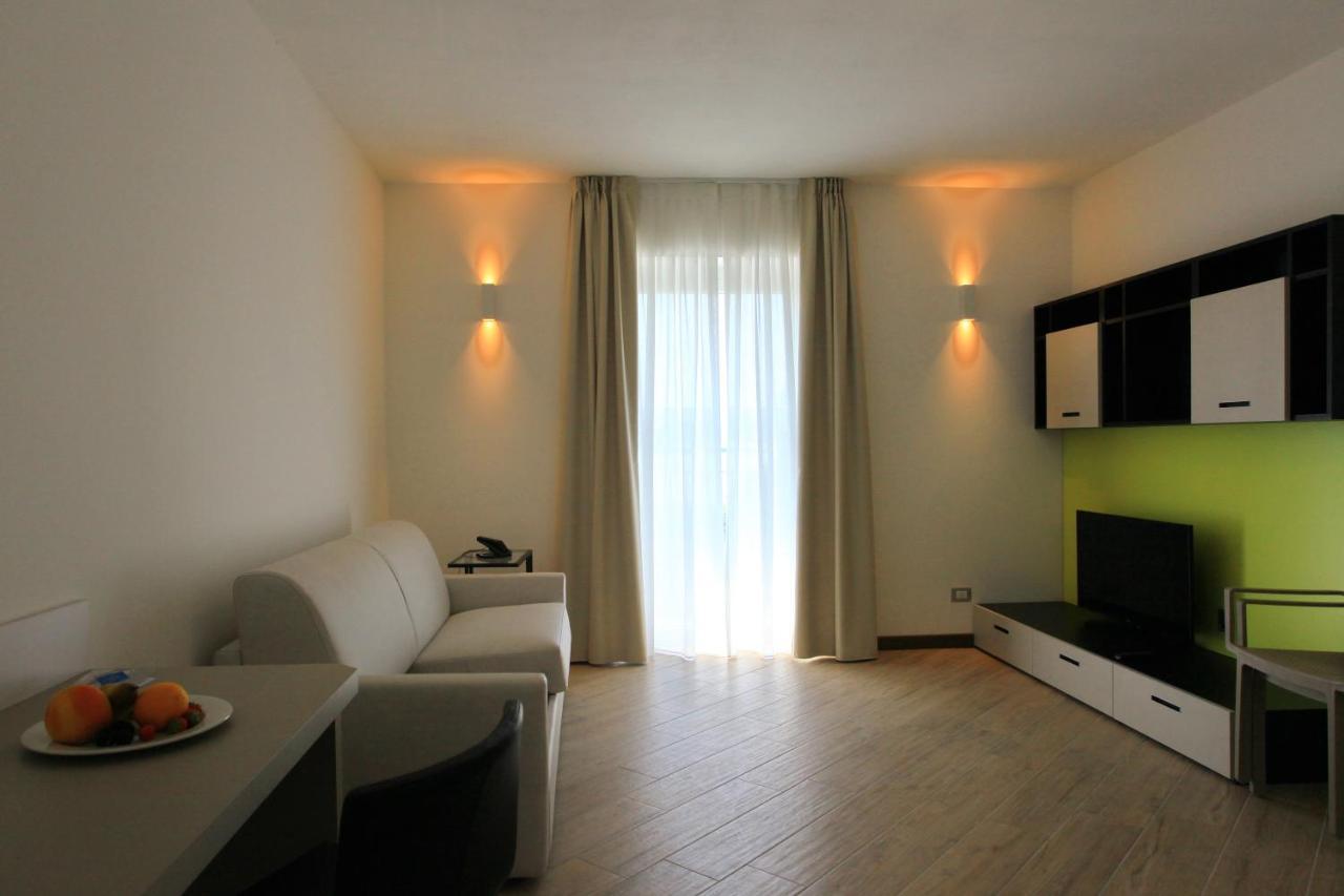 Hotel Ponti Angera Ngoại thất bức ảnh